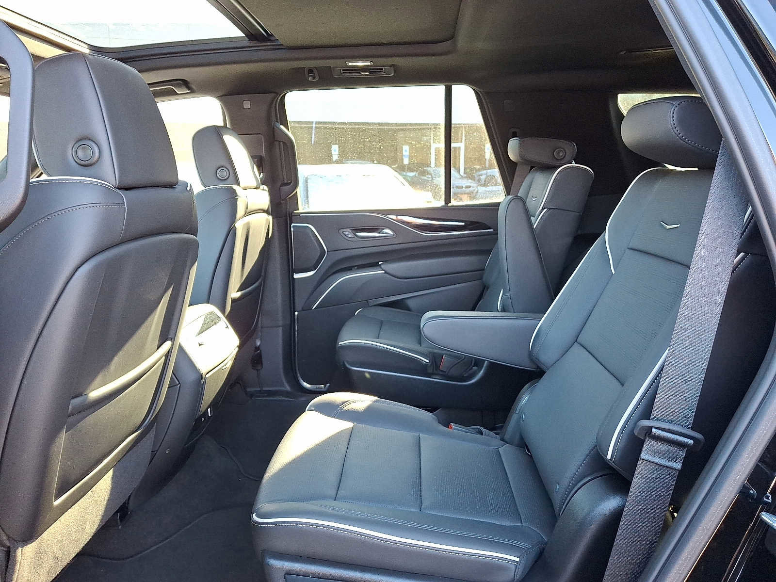 Used 2024 Cadillac Escalade Sport w/ LPO, ONYX Package image 11