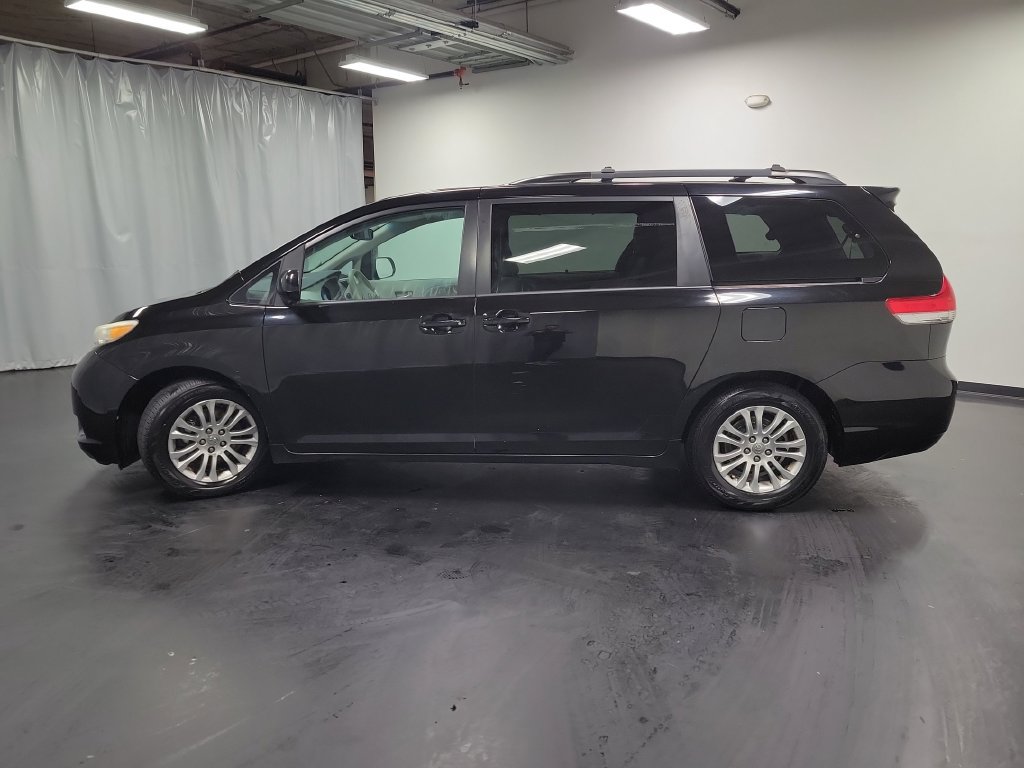 Used 2013 Toyota Sienna XLE FWD image 5