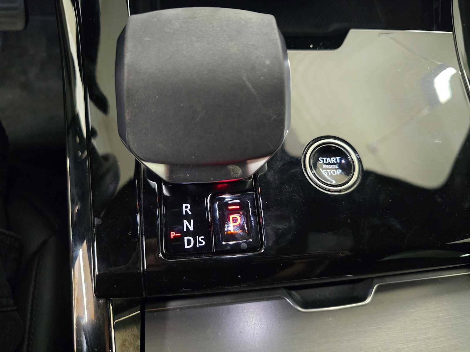 Used 2025 Land Rover Range Rover Sport SE AWD/4WD image 36