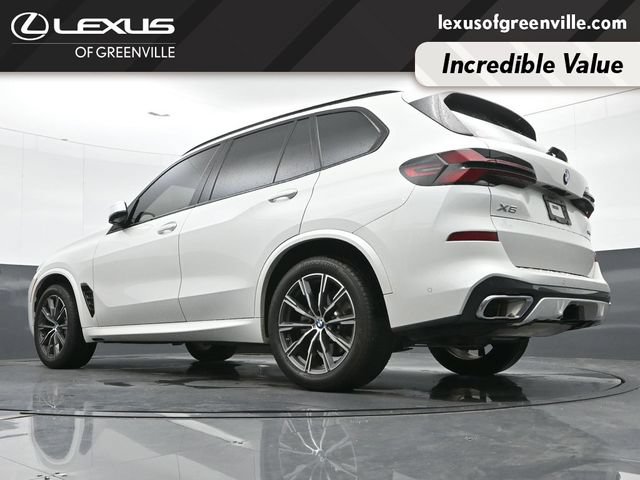 Used 2025 BMW X5 xDrive40i w/ M Sport Package AWD/4WD image 39
