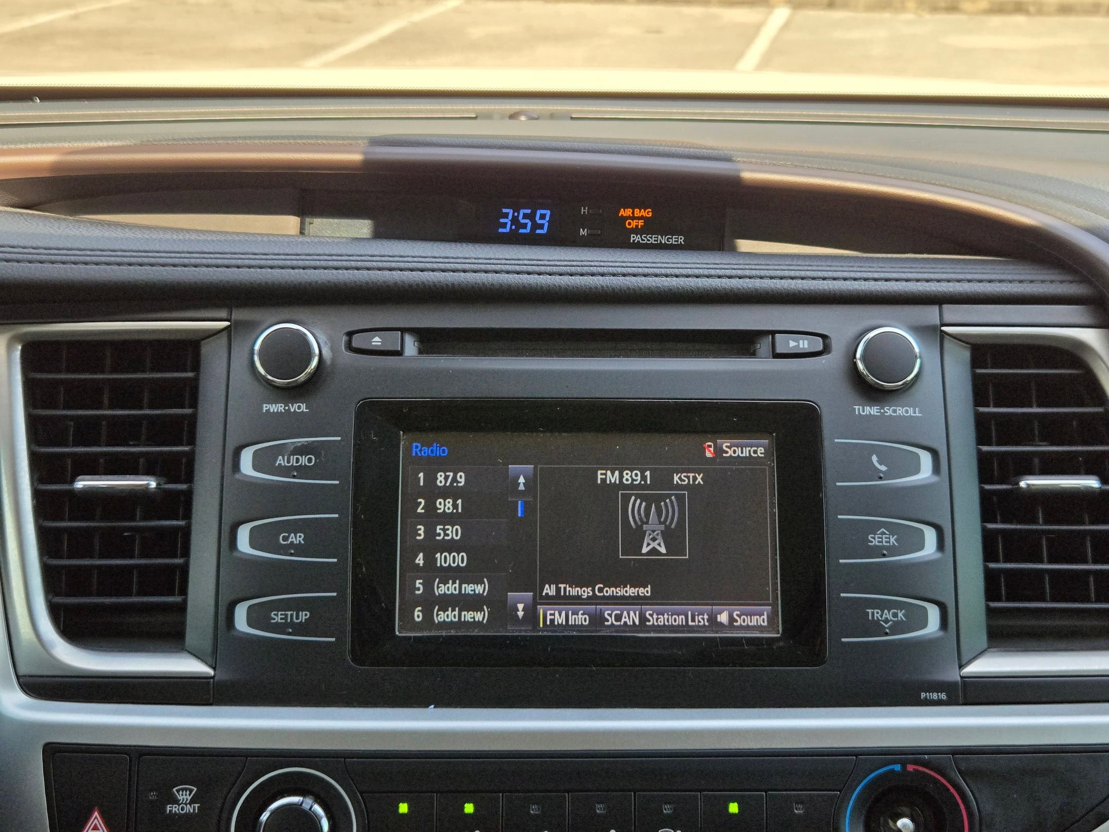 Used 2019 Toyota Highlander LE FWD image 17