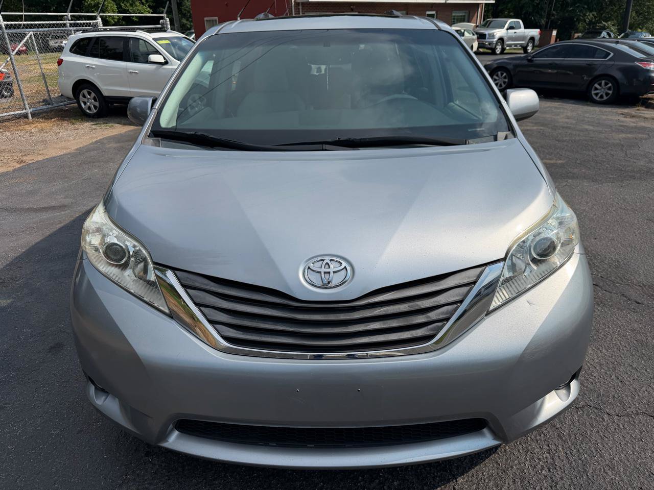 Used 2011 Toyota Sienna XLE w/ Premium Pkg FWD image 2
