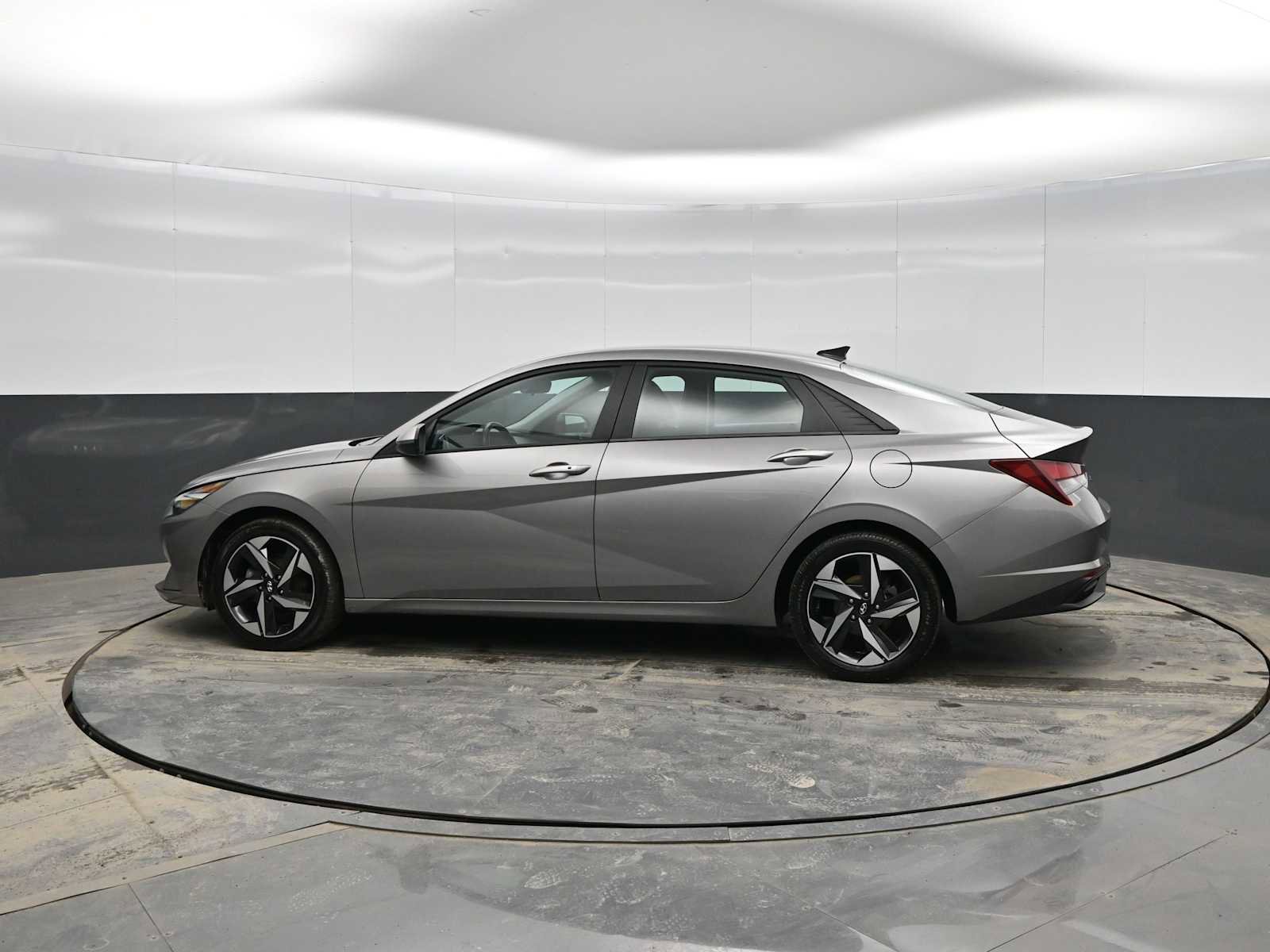 Used 2023 Hyundai Elantra SEL w/ Convenience Package image 5