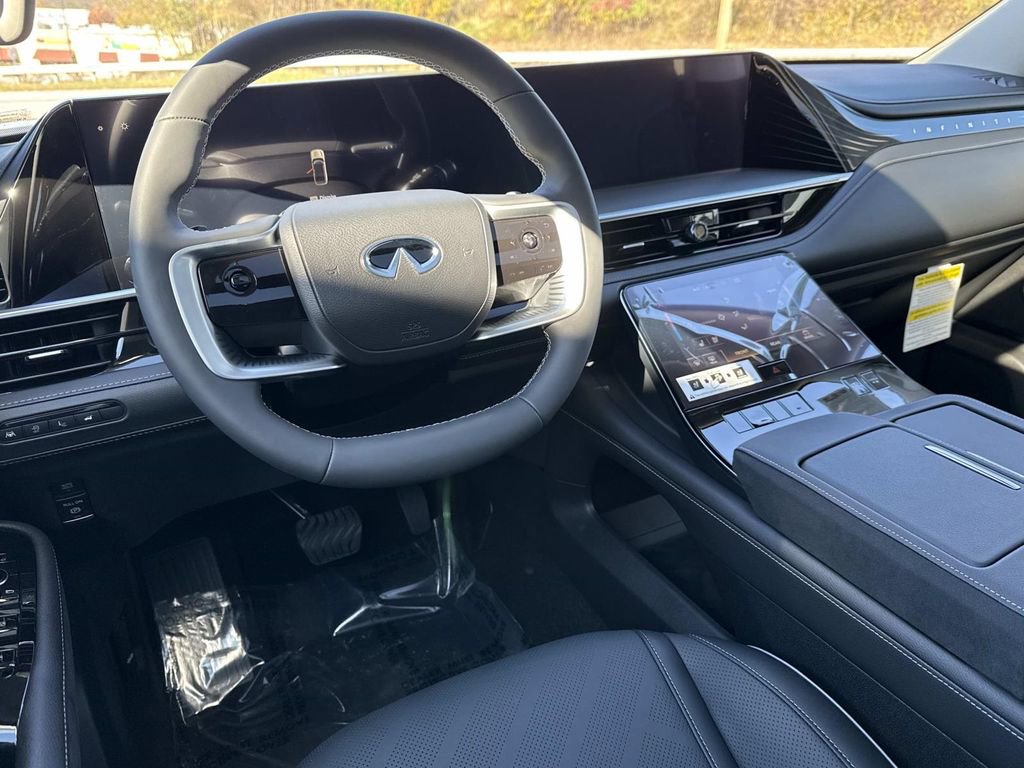 New 2026 INFINITI QX80 Luxe image 2