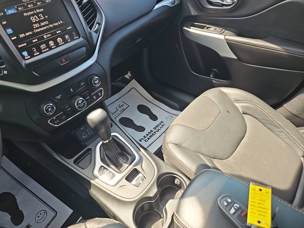Used 2018 Jeep Cherokee Latitude Plus w/ Comfort/Convenience Group FWD image 24
