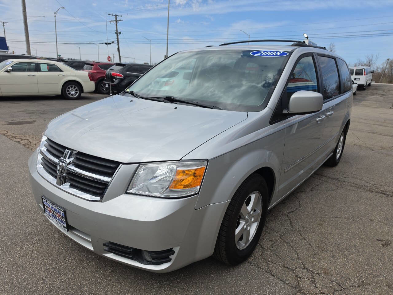 Used 2008 Dodge Grand Caravan SXT FWD image 1