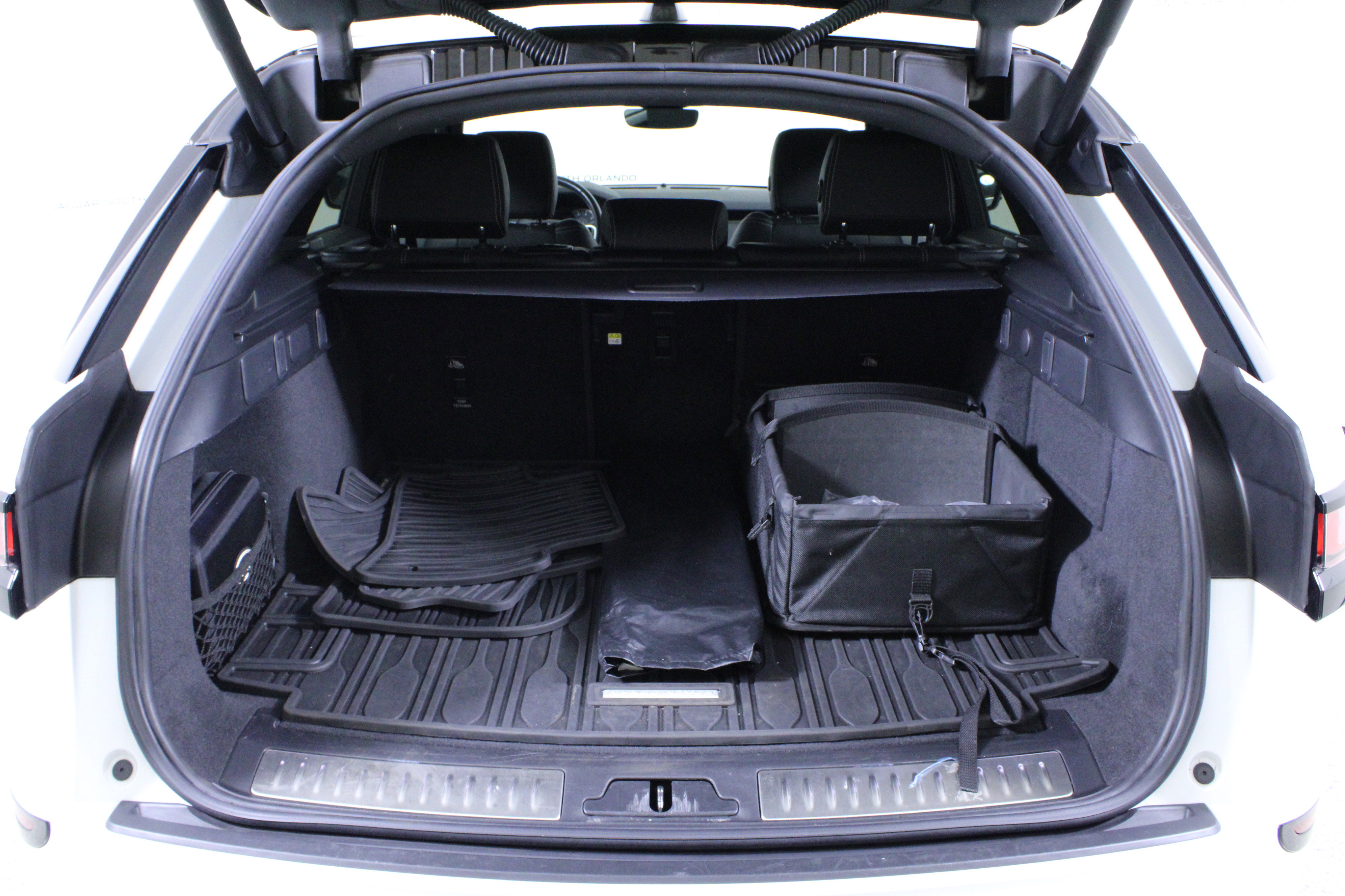 Used 2023 Land Rover Range Rover Velar R-Dynamic S image 10