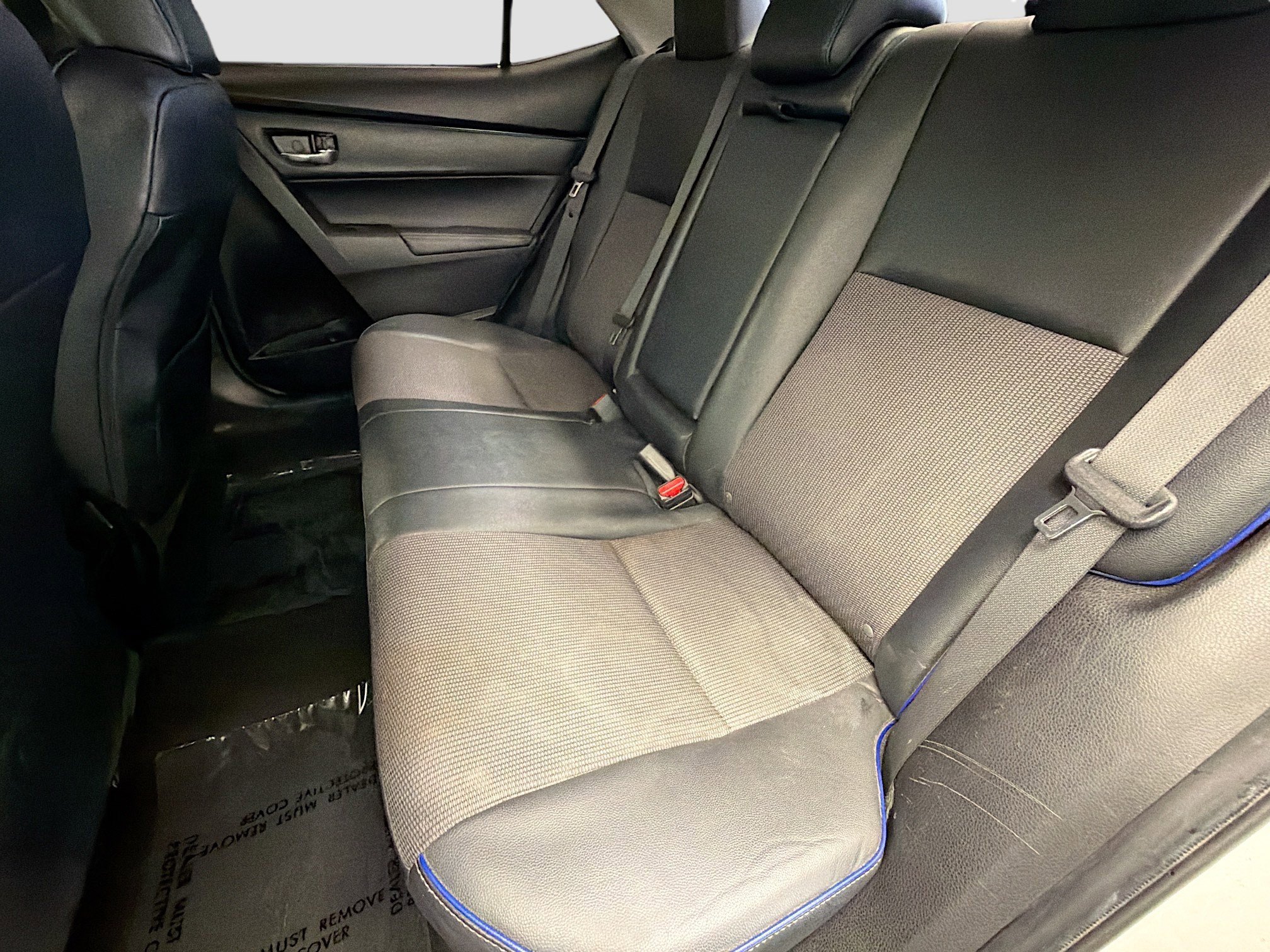 Used 2018 Toyota Corolla SE w/ Carpet Mat Package (TMS) FWD image 12