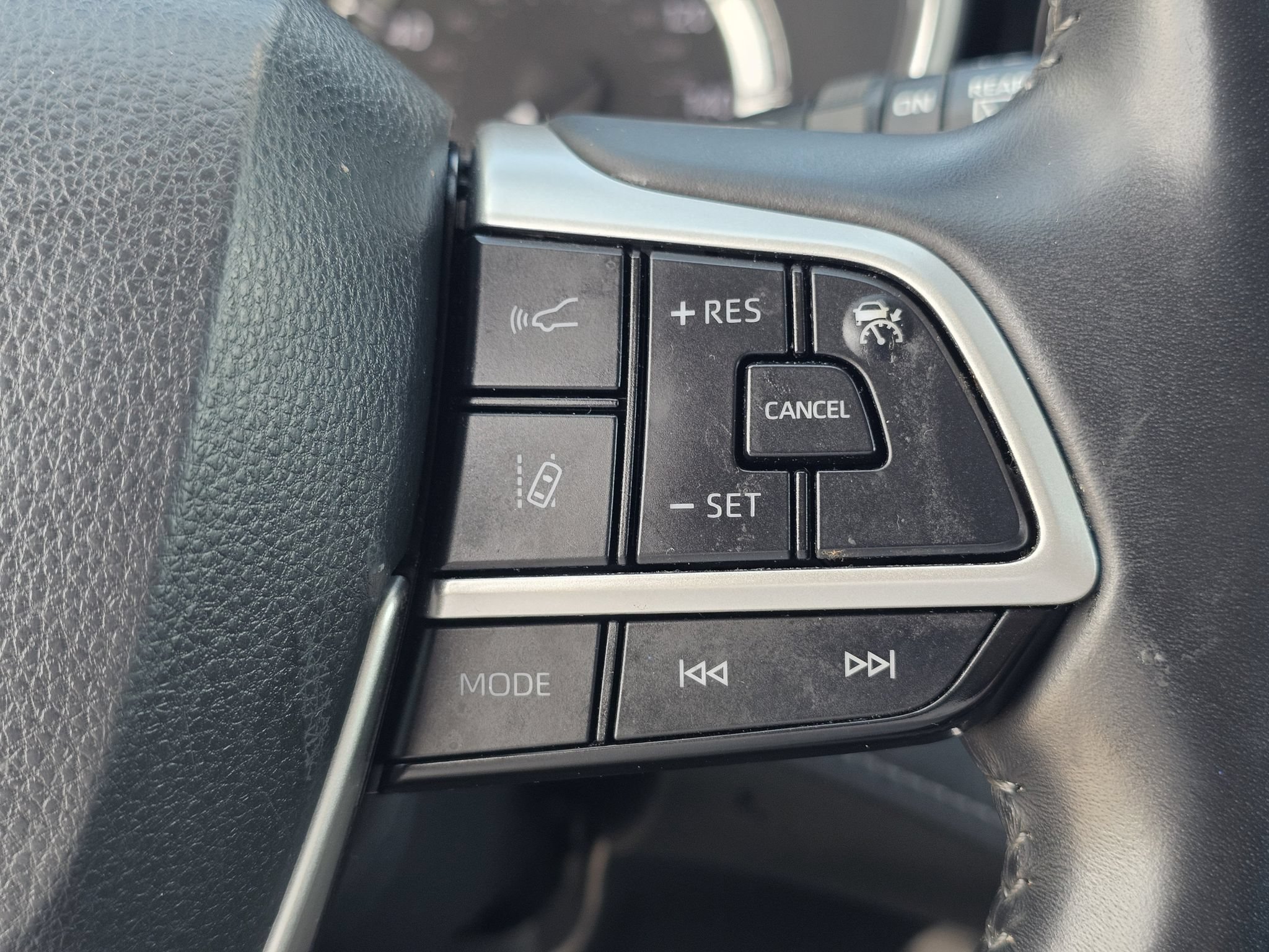 Used 2023 Toyota Highlander XLE FWD image 22