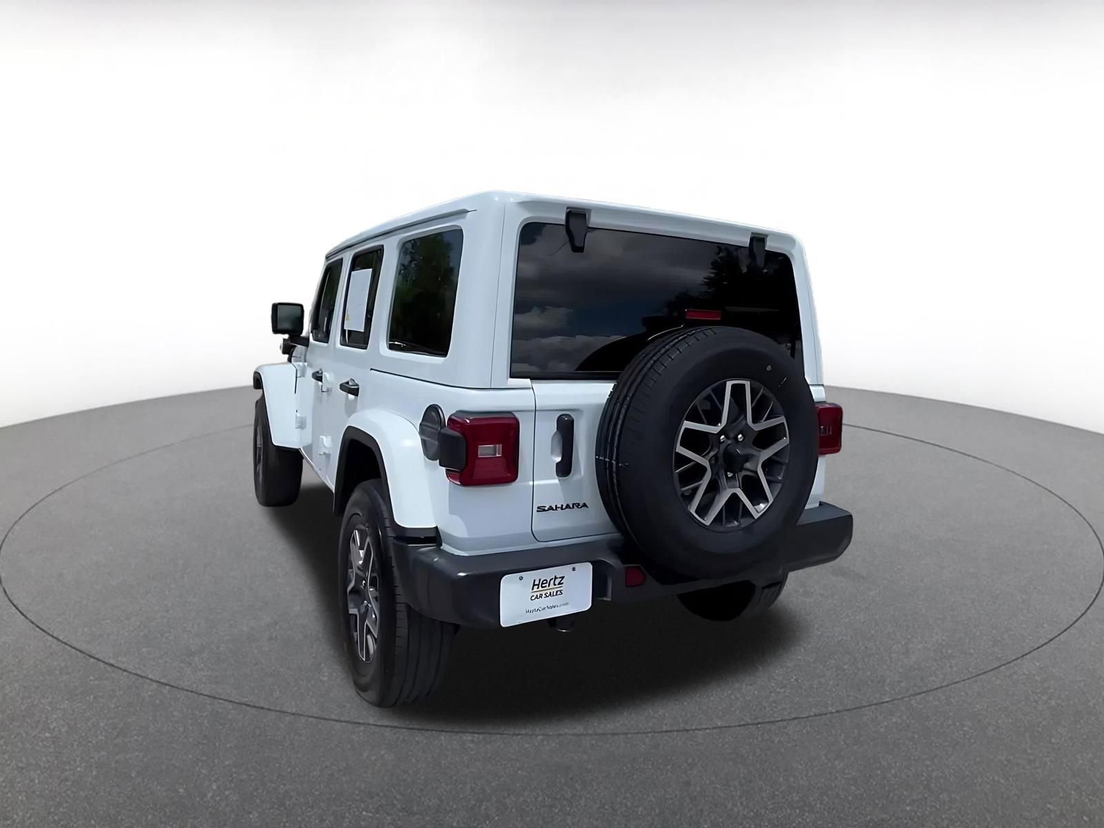 Used 2025 Jeep Wrangler Sahara AWD/4WD image 11