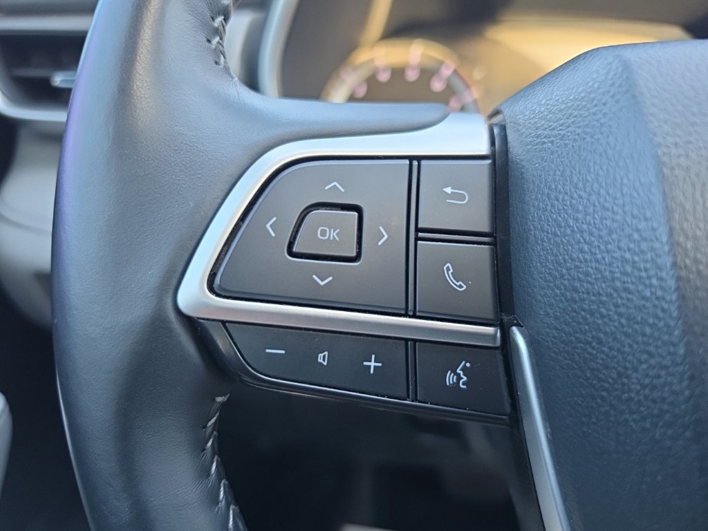 Used 2025 Toyota Highlander XLE AWD/4WD image 19