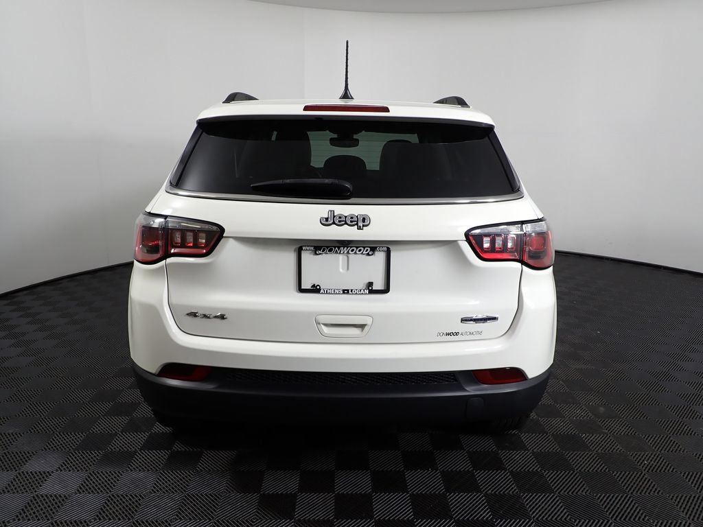 Used 2017 Jeep Compass Latitude w/ Popular Equipment Group AWD/4WD image 14