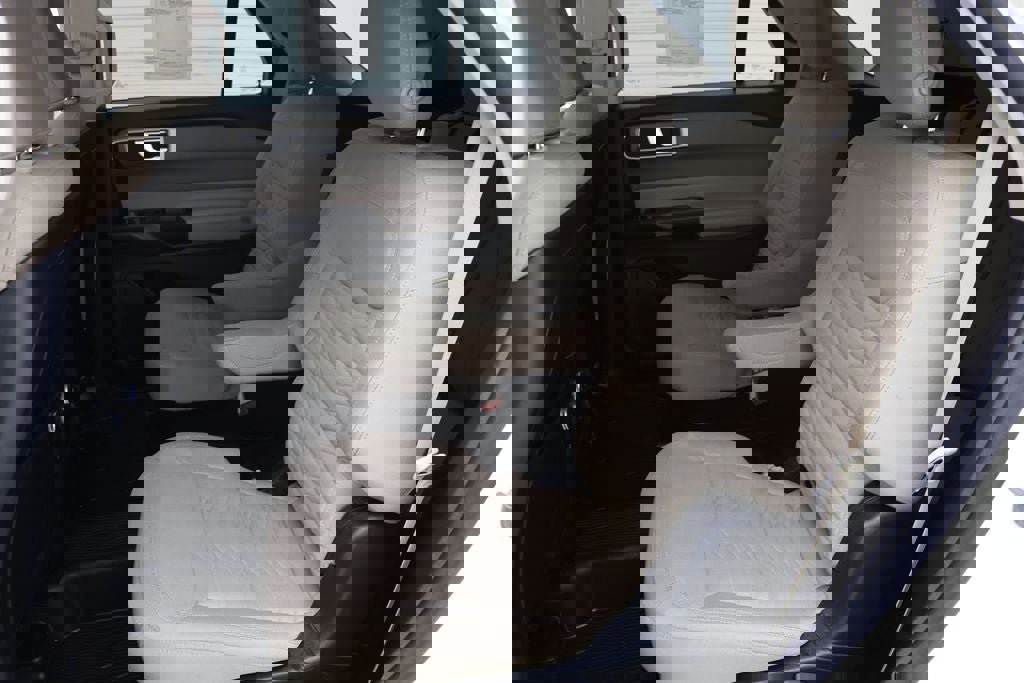 Used 2020 Ford Explorer XLT w/ Comfort Package image 13