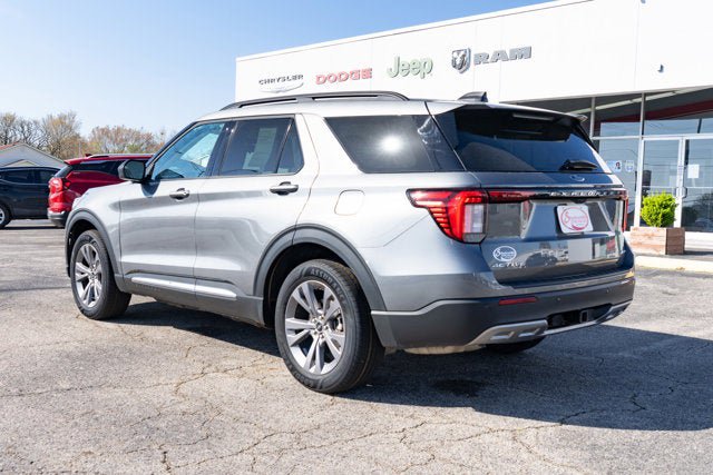 Used 2025 Ford Explorer Active w/ Active Comfort Package AWD/4WD image 3