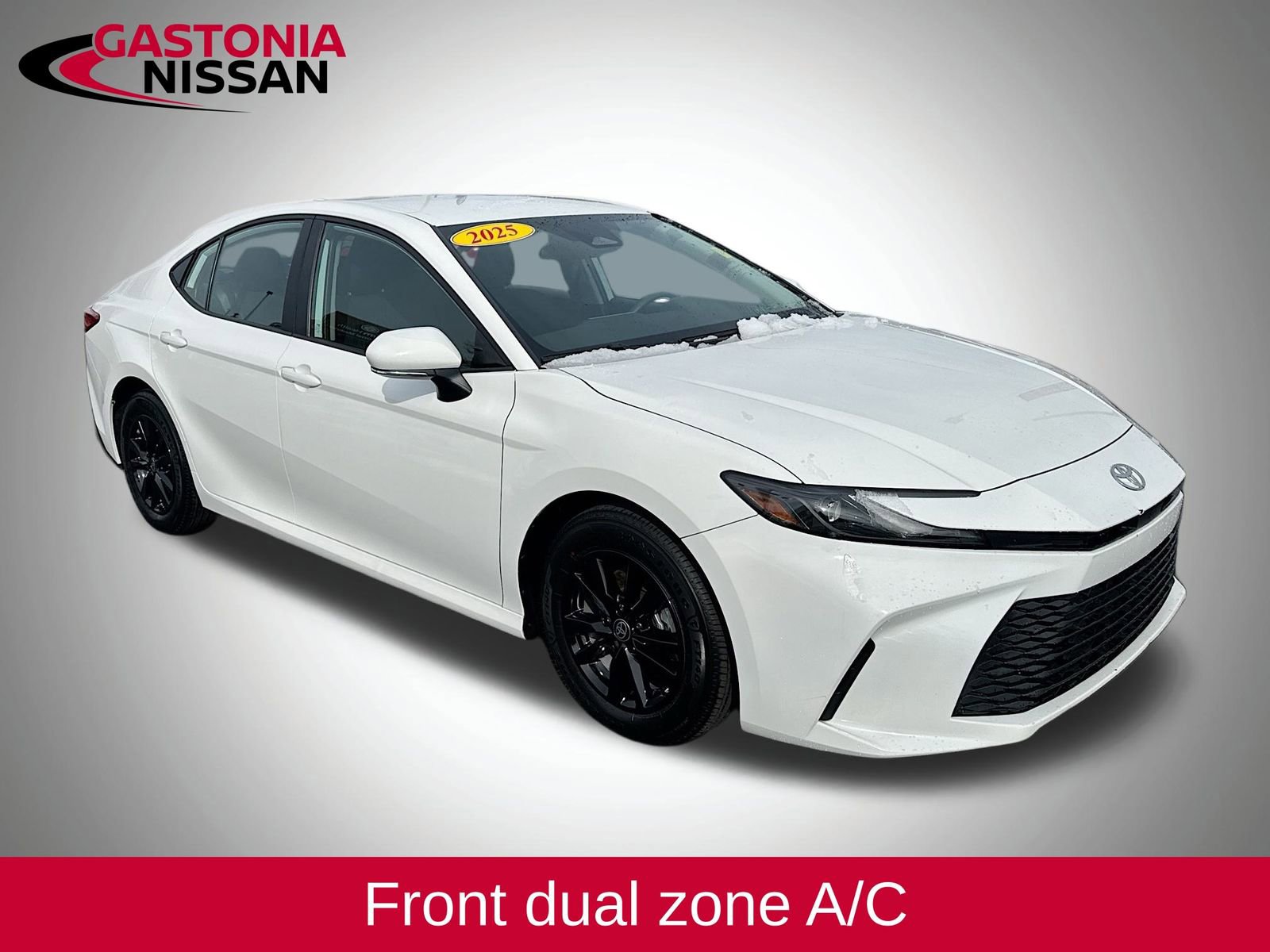 Used 2025 Toyota Camry LE image 2