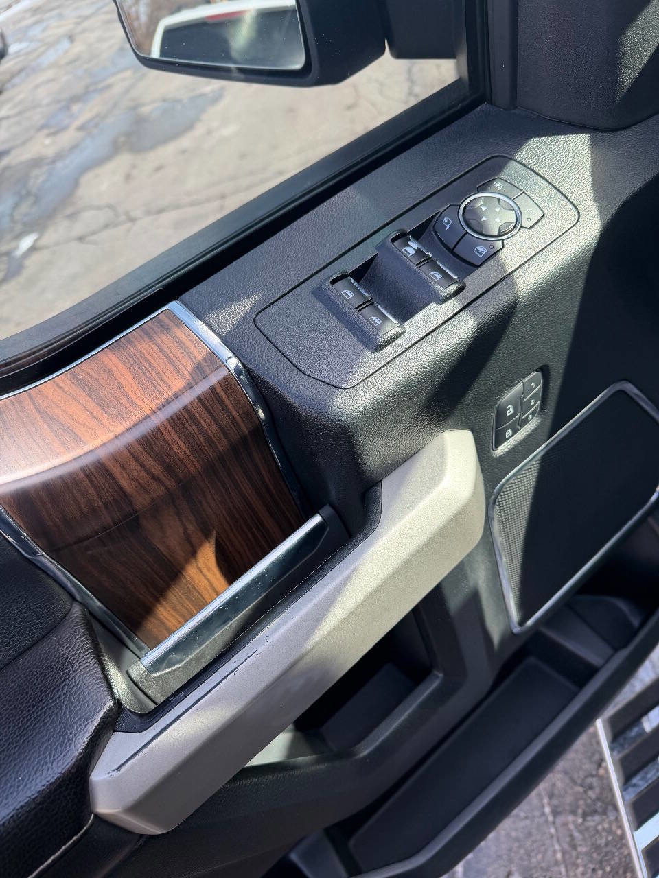 Used 2017 Ford F150 Lariat image 22