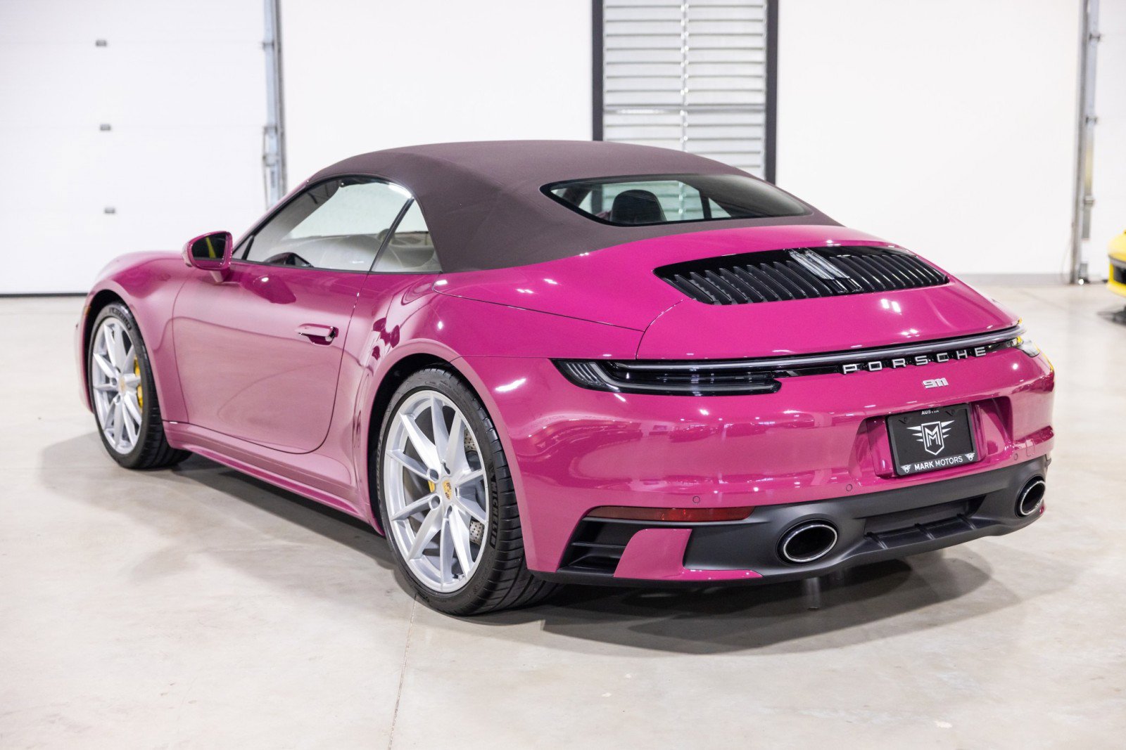 Used 2023 Porsche 911 Carrera w/ Premium Package RWD image 7