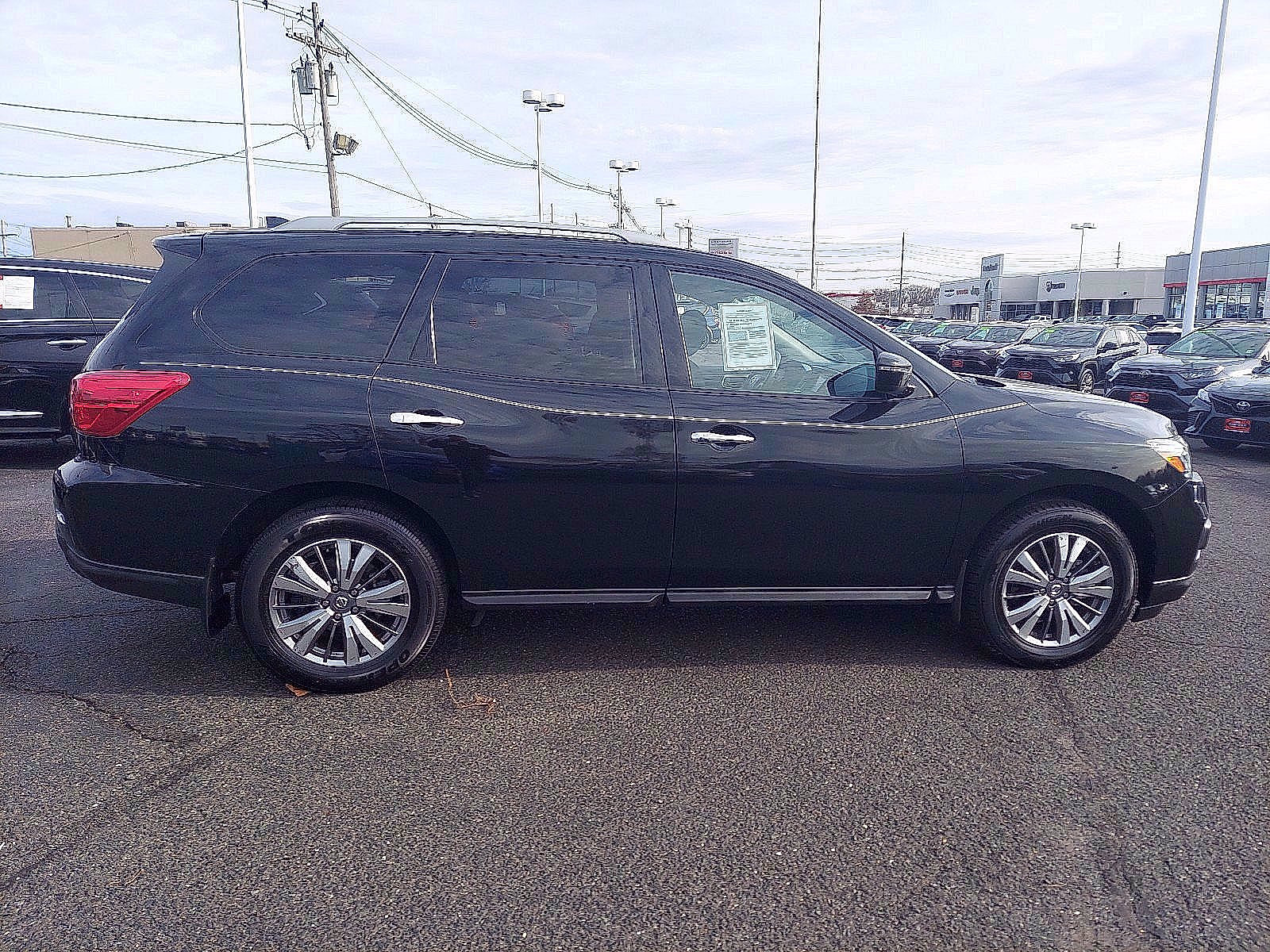 Used 2019 Nissan Pathfinder S AWD/4WD image 8