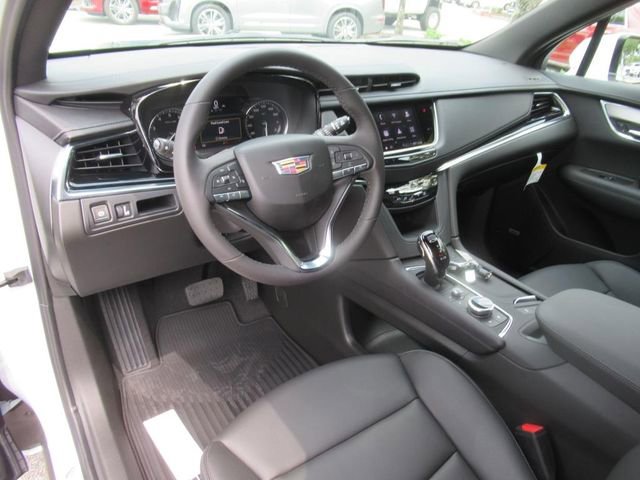New 2025 Cadillac XT6 Luxury image 14