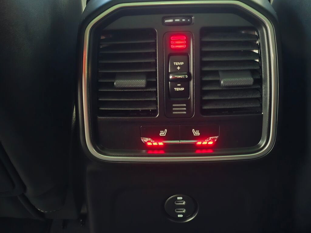 Certified 2024 Porsche Macan image 19