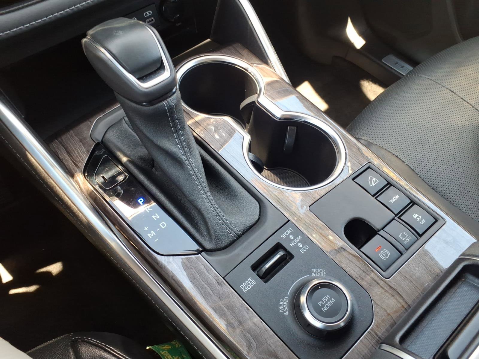 Used 2023 Toyota Highlander Limited AWD/4WD image 19