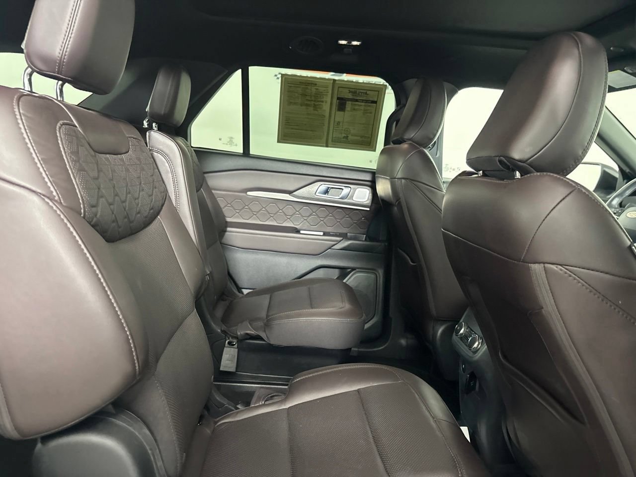 Used 2025 Ford Explorer Platinum w/ LUX Leather Package AWD/4WD image 32