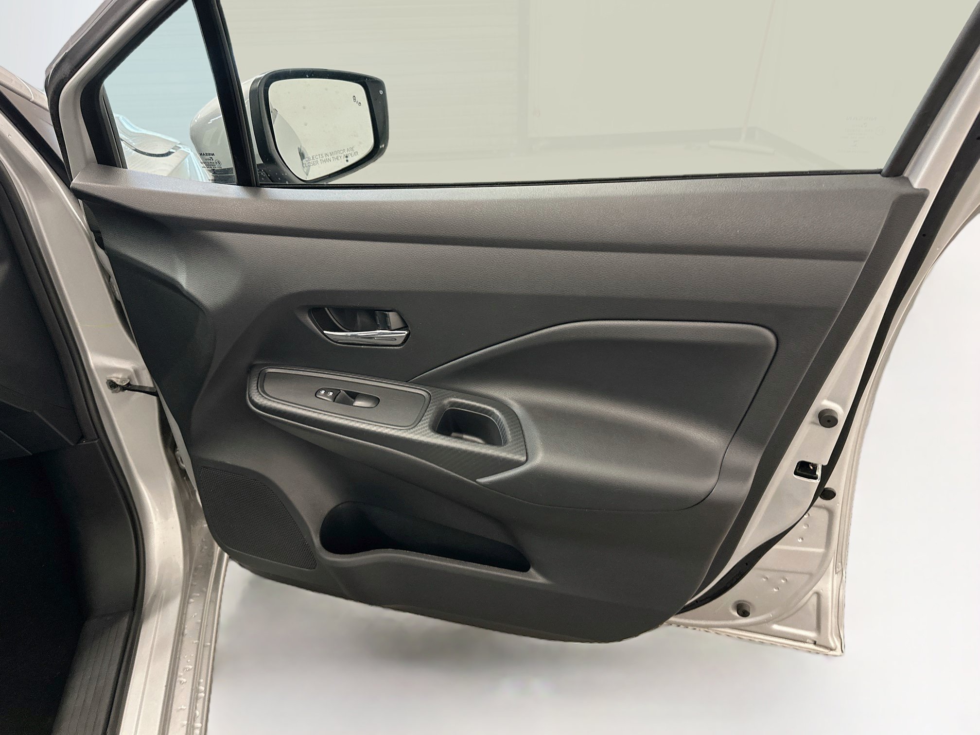 Used 2025 Nissan Versa SV FWD image 32