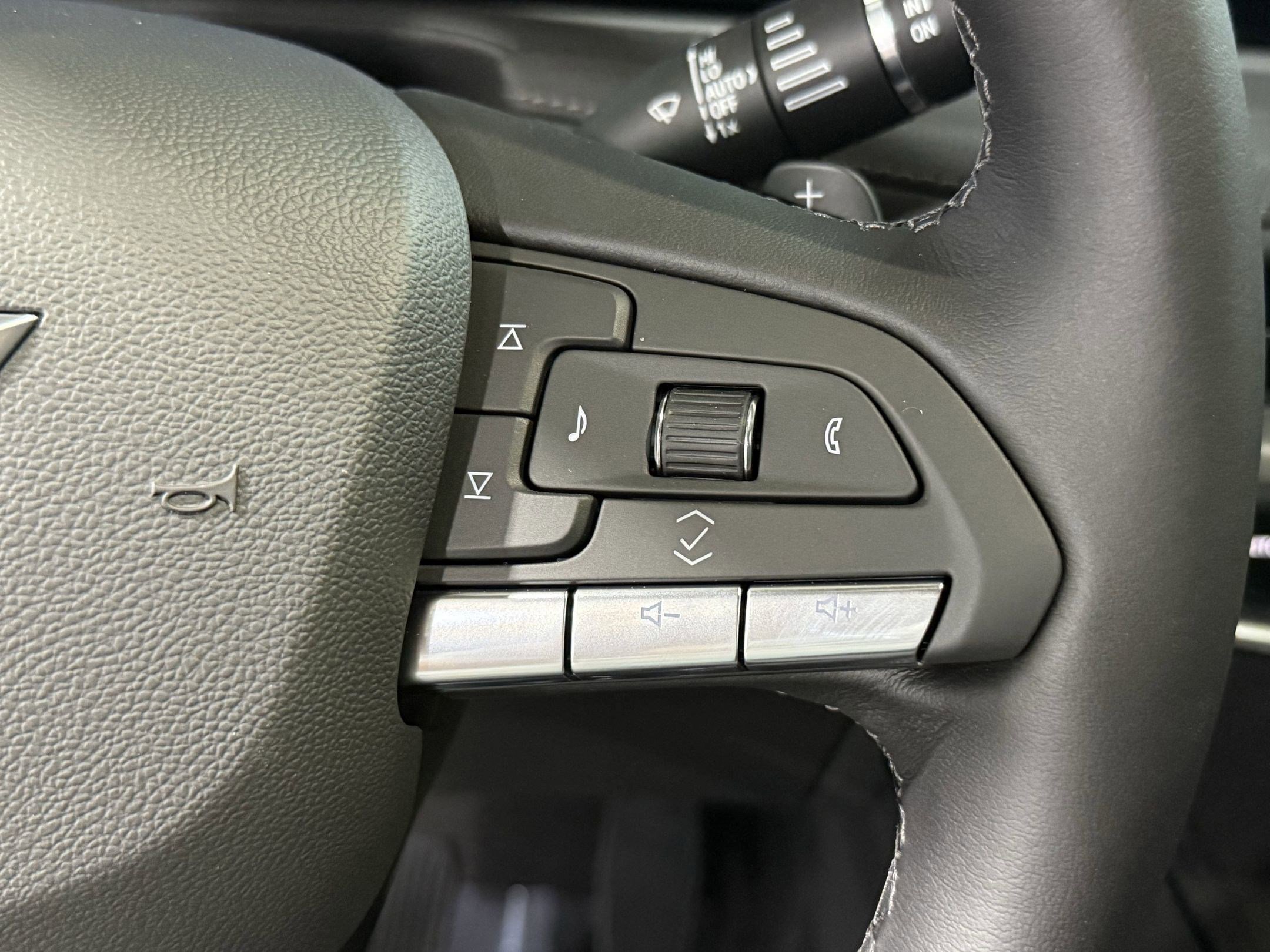 New 2025 Cadillac XT4 Premium Luxury image 23