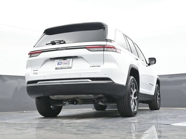 Used 2024 Jeep Grand Cherokee Limited w/ Trailer Tow Package AWD/4WD image 47