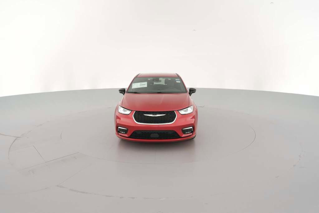 New 2026 Chrysler Pacifica Select image 2