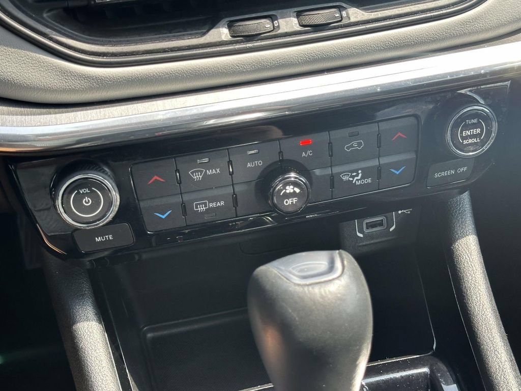 Used 2022 Jeep Compass Limited AWD/4WD image 26