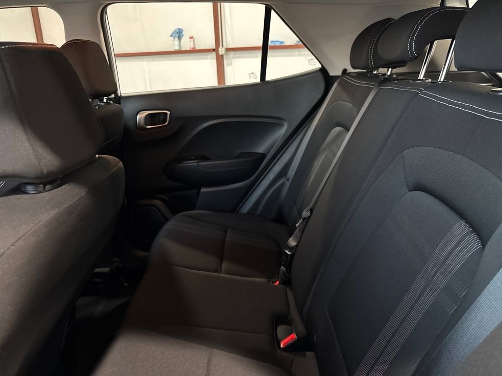 Used 2025 Hyundai Venue SEL image 11