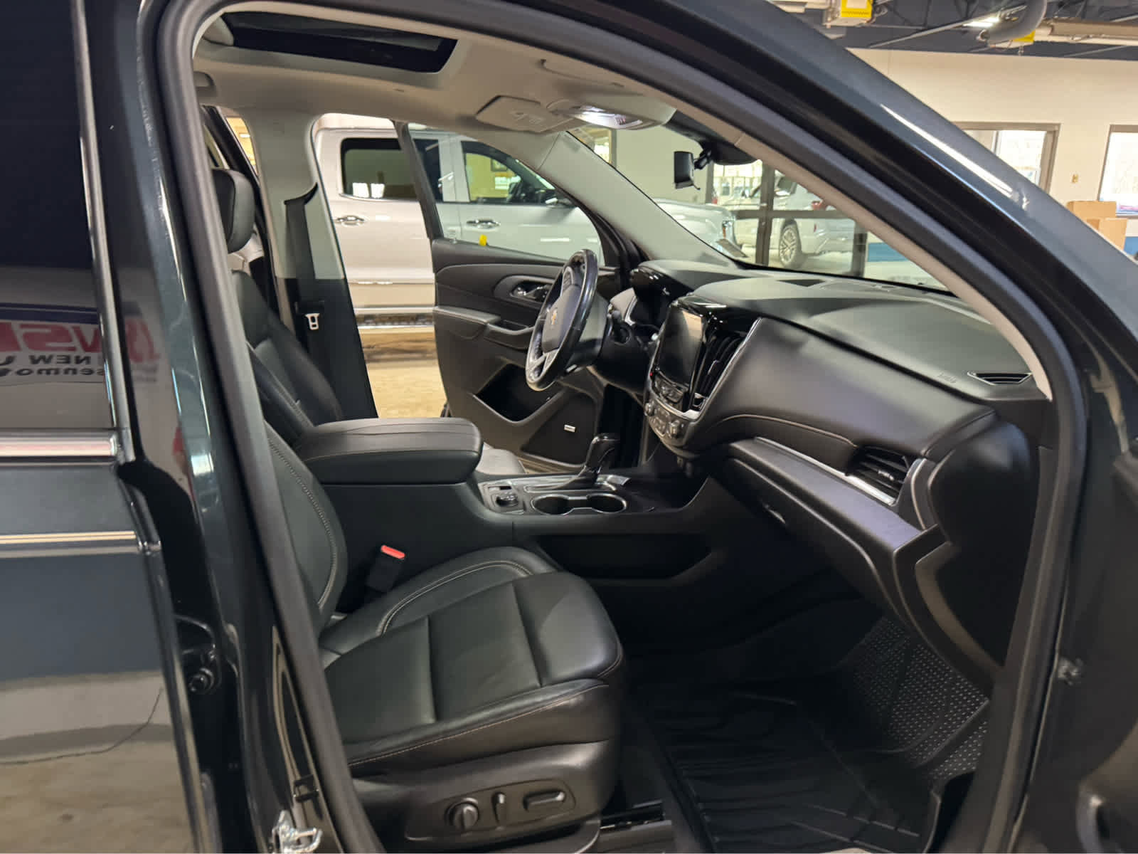 Used 2020 Chevrolet Traverse Premier image 11