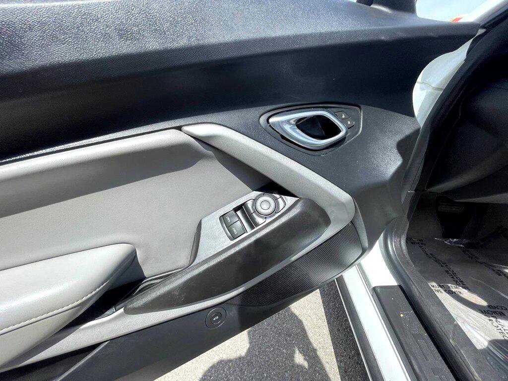 Used 2020 Chevrolet Camaro LT image 9