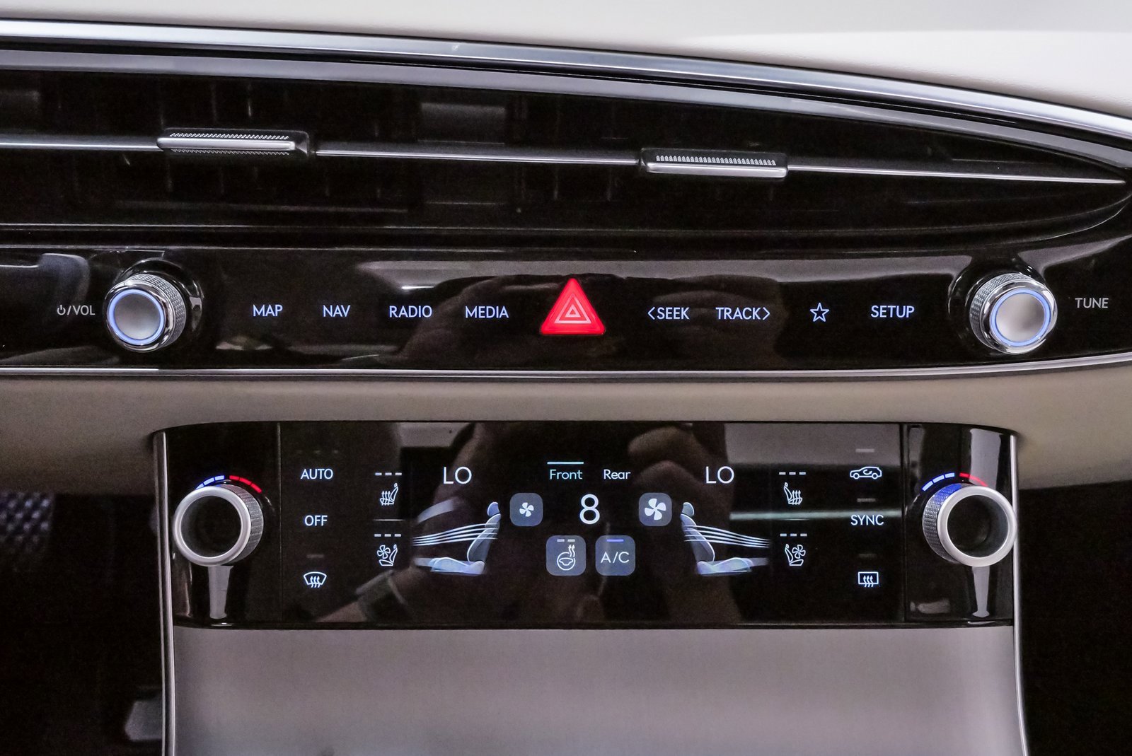 Certified 2026 Genesis GV70 2.5T Advanced image 17