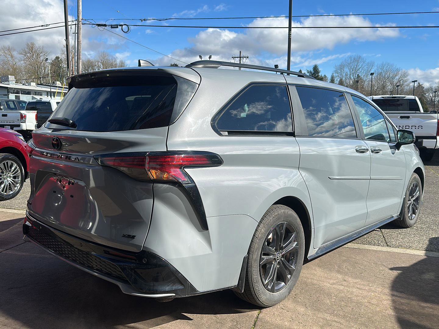 Used 2025 Toyota Sienna XSE w/ XSE Plus Package image 19