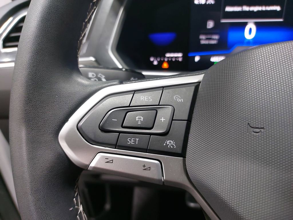 Used 2022 Volkswagen Tiguan SE image 16