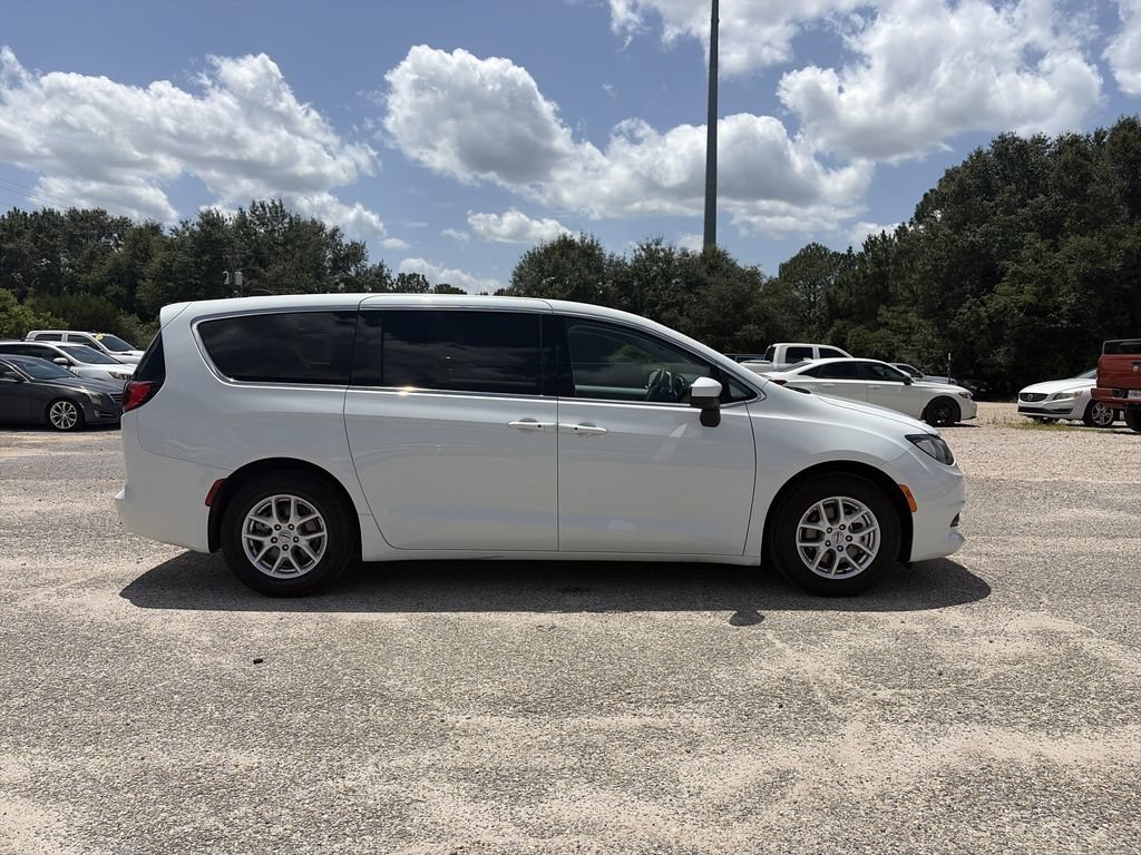 Used 2023 Chrysler Voyager LX FWD image 11