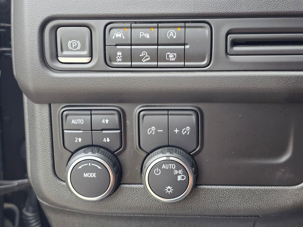 Used 2024 Chevrolet Tahoe Z71 w/ Luxury Package image 27