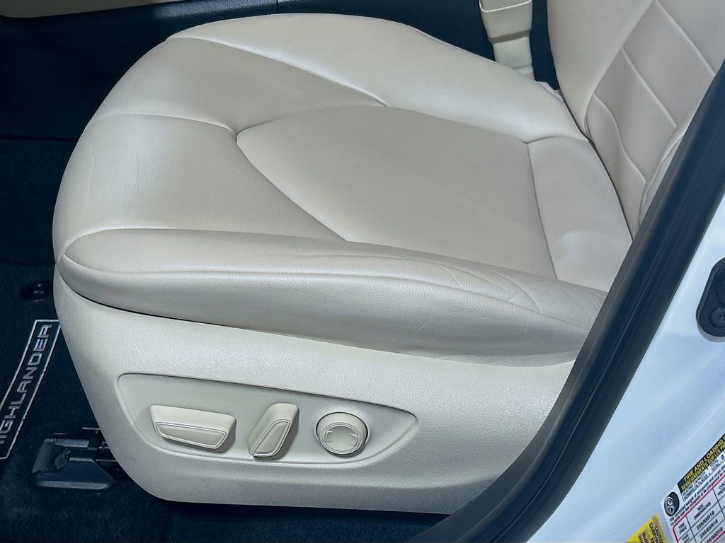 Used 2023 Toyota Highlander XLE FWD image 16