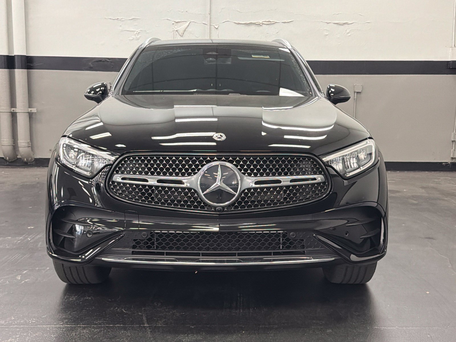 Used 2025 Mercedes-Benz GLC 350e 4MATIC image 4