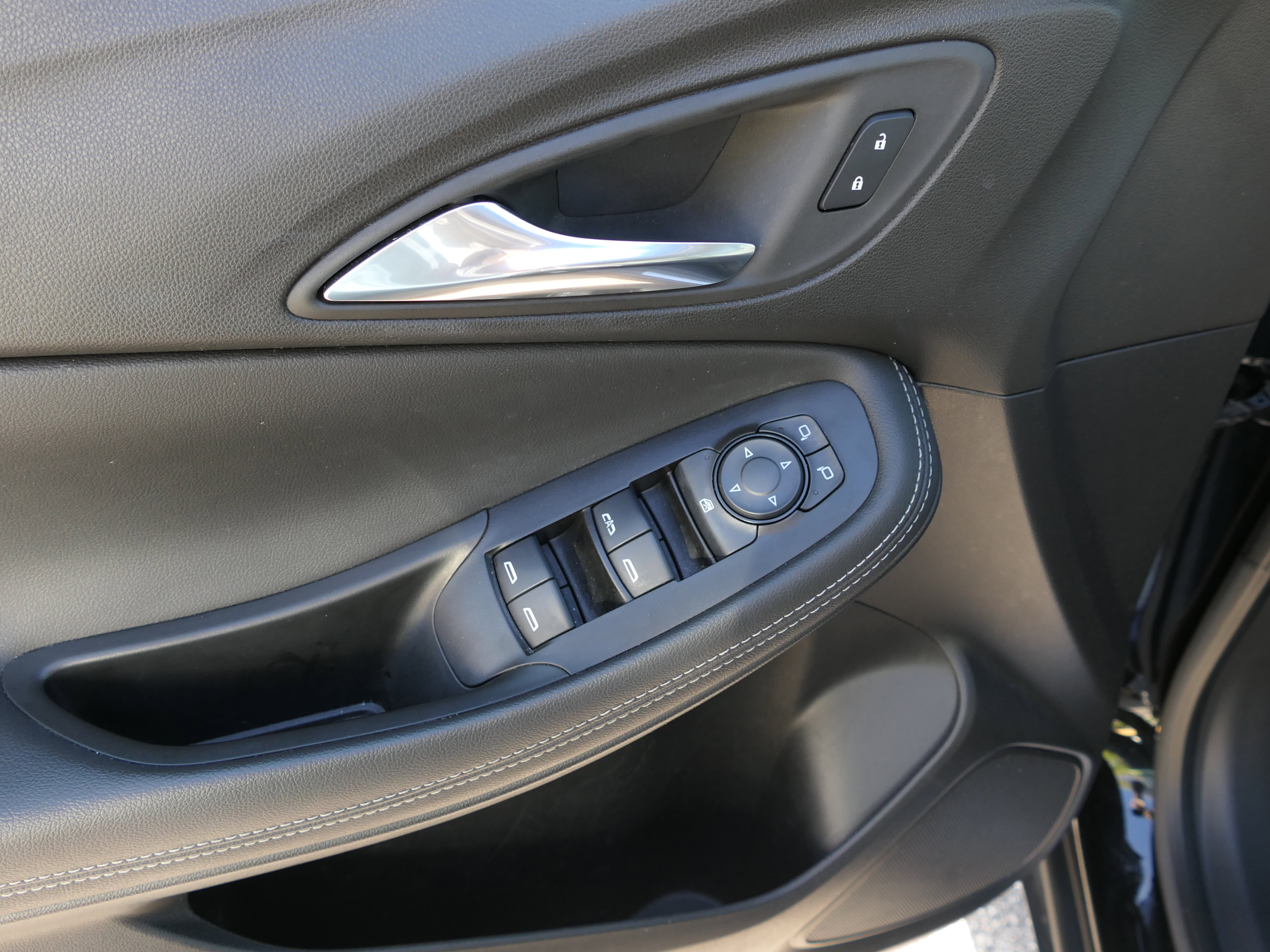 Used 2023 Buick Encore GX Preferred w/ Cold Weather Comfort Package FWD image 14