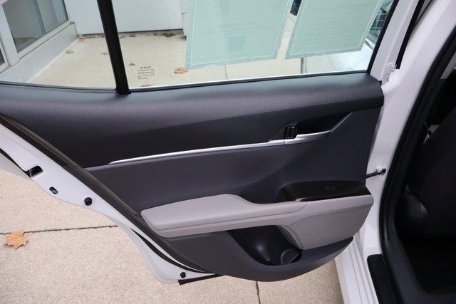 Used 2021 Toyota Camry LE image 14