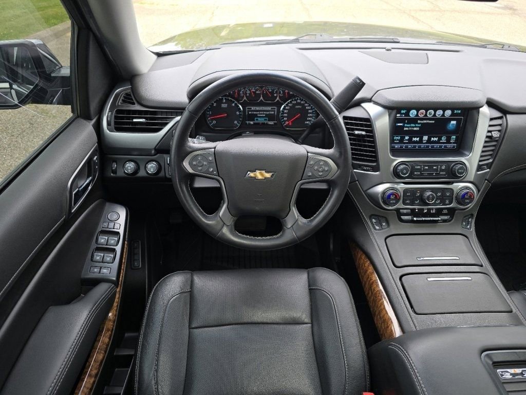 Used 2020 Chevrolet Suburban Premier AWD/4WD image 33