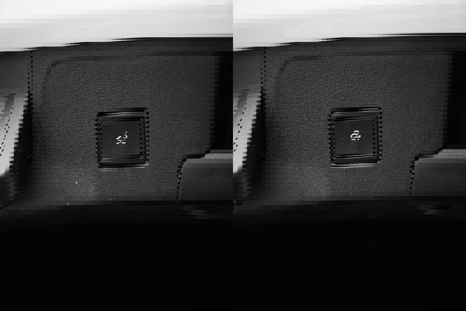 Used 2024 Volkswagen Atlas Cross Sport SE image 42