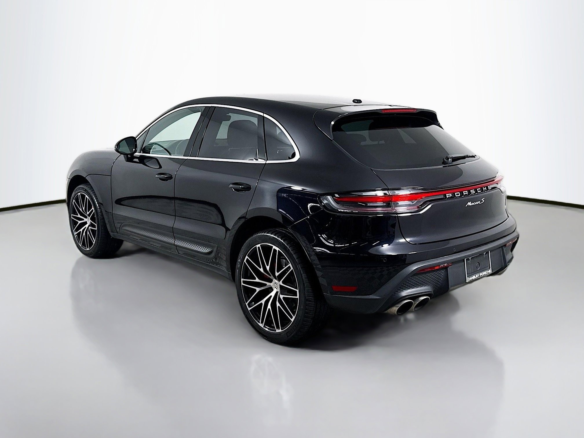 Certified 2022 Porsche Macan S image 3