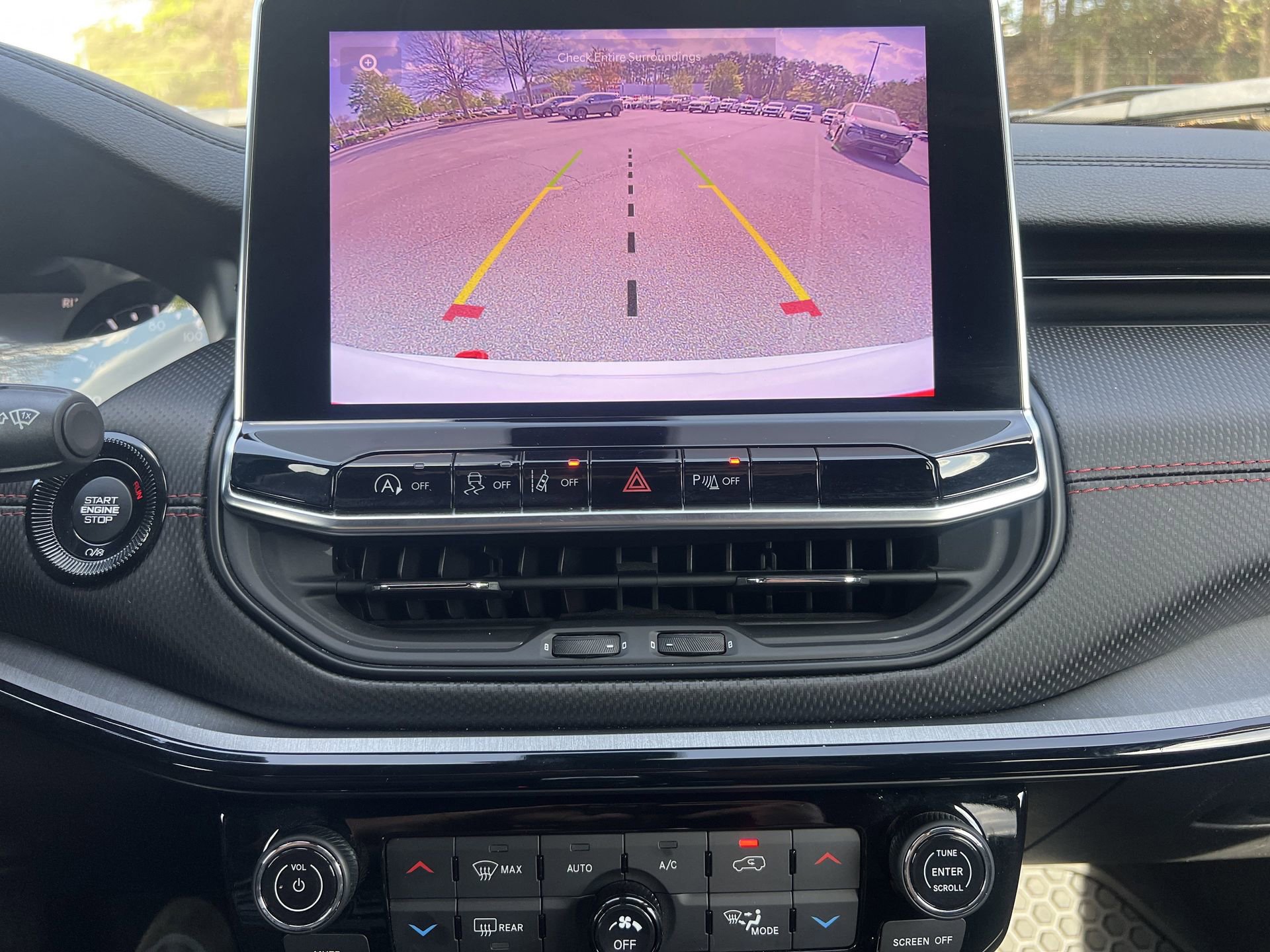 Used 2025 Jeep Compass Trailhawk image 4