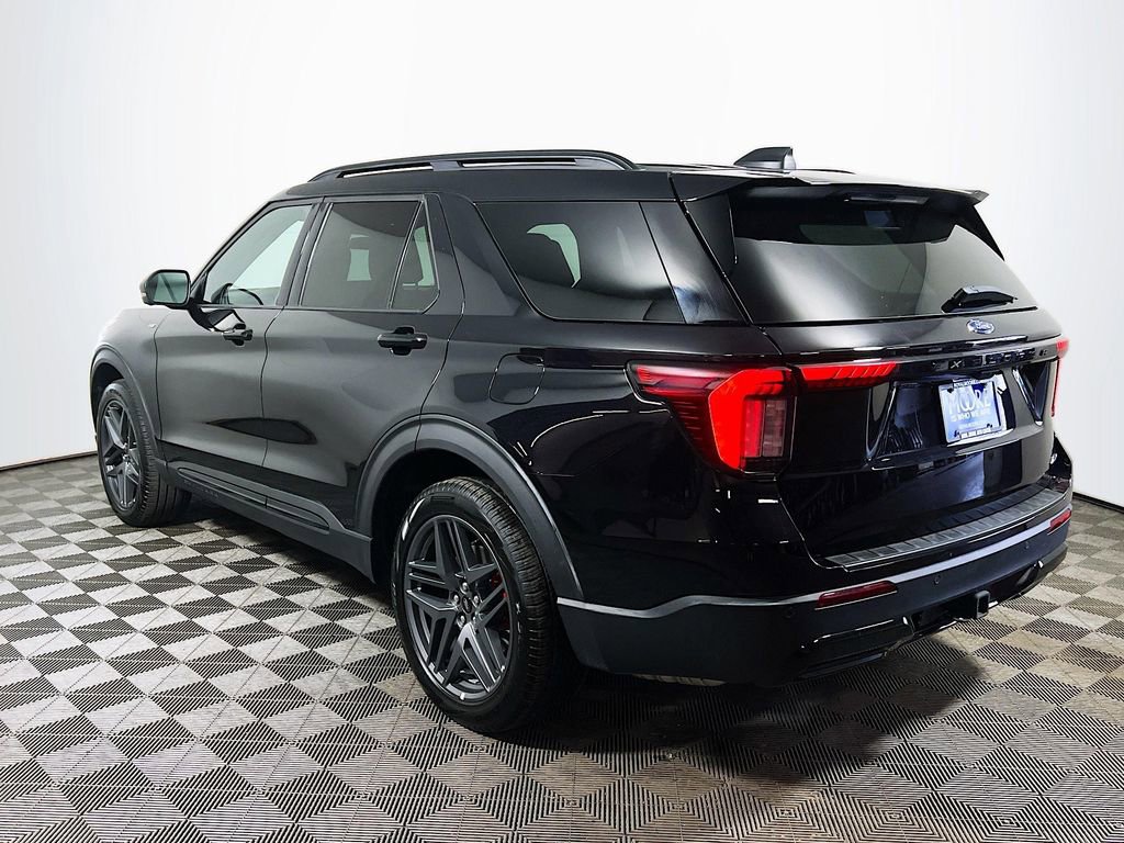 Used 2025 Ford Explorer ST-Line w/ ST-Line Street Pack image 5