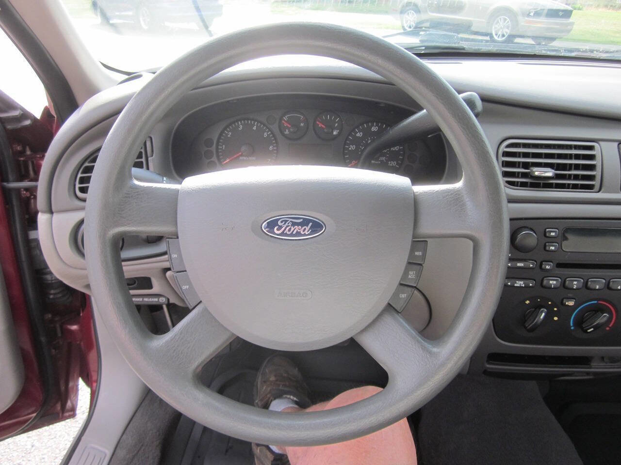 Used 2005 Ford Taurus SE FWD image 19