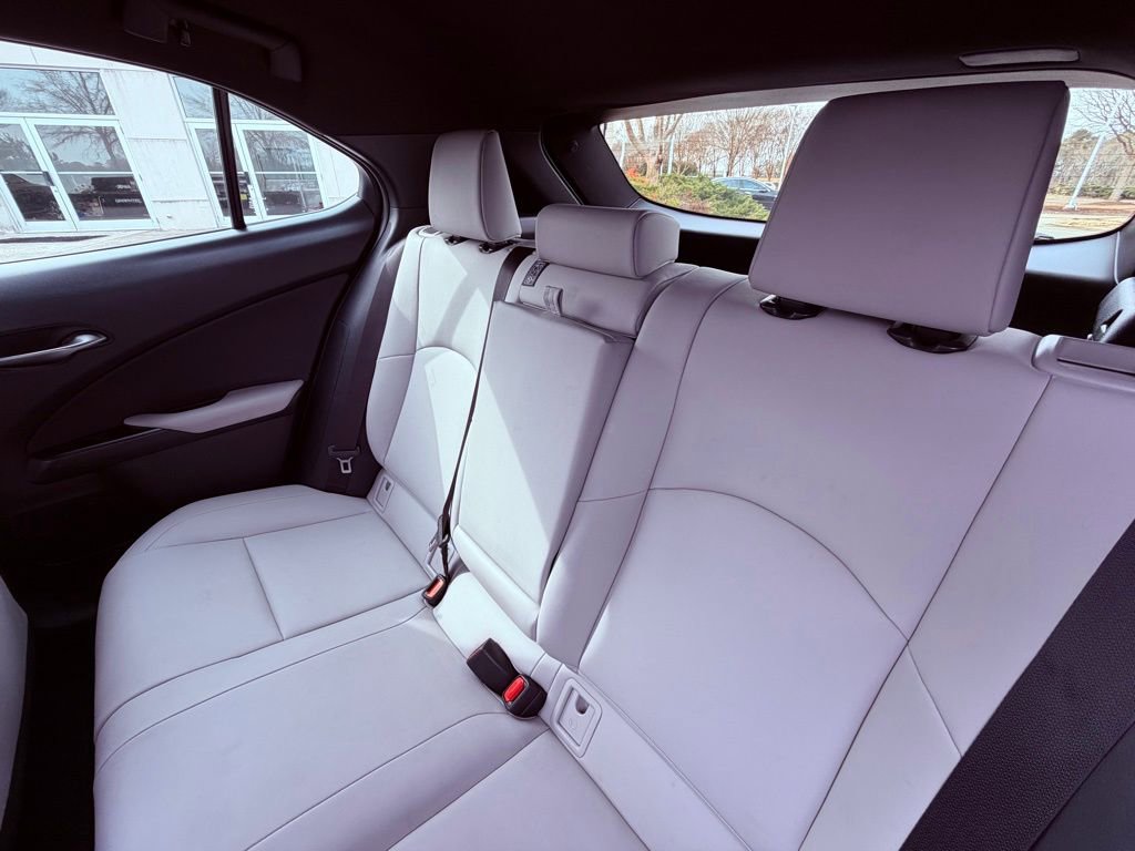 Certified 2023 Lexus UX 250h 250h SUNROOF/CARPLAY/NEW TIRES image 15